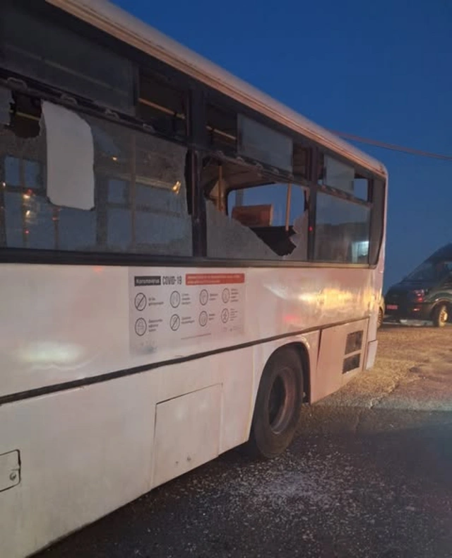 53 nömrəli avtobusların toqquşması tıxaca səbəb oldu