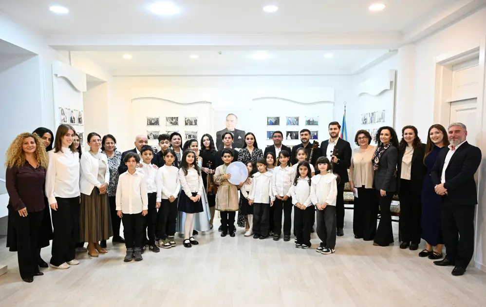 Leyla Əliyeva Bülbül adına Orta İxtisas Musiqi Məktəbində olub - FOTO