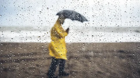 Bəzi ərazilərdə yağıntılı hava şəraiti davam edib