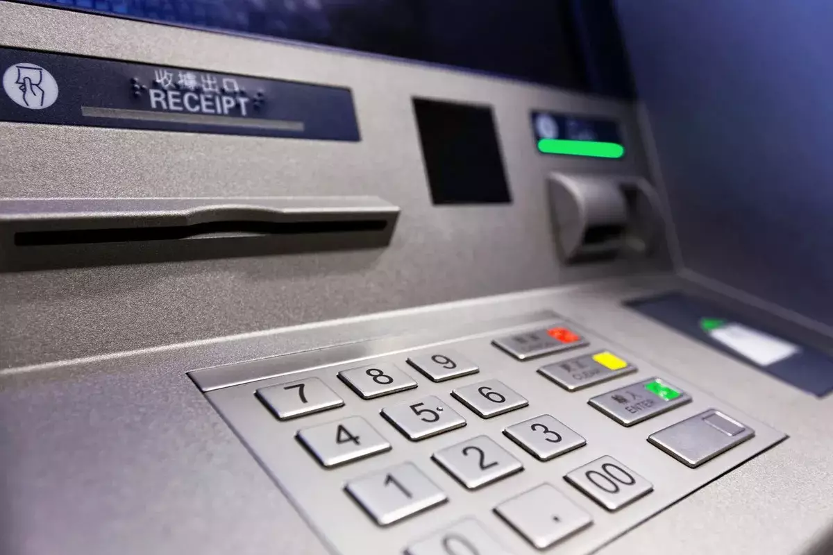 Bakıda bank kartlarından 25 min manat oğurlanıb