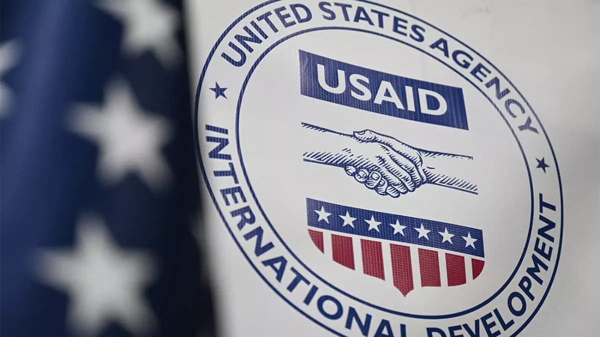 USAID Ukraynaya dəstək layihələrini dondurur