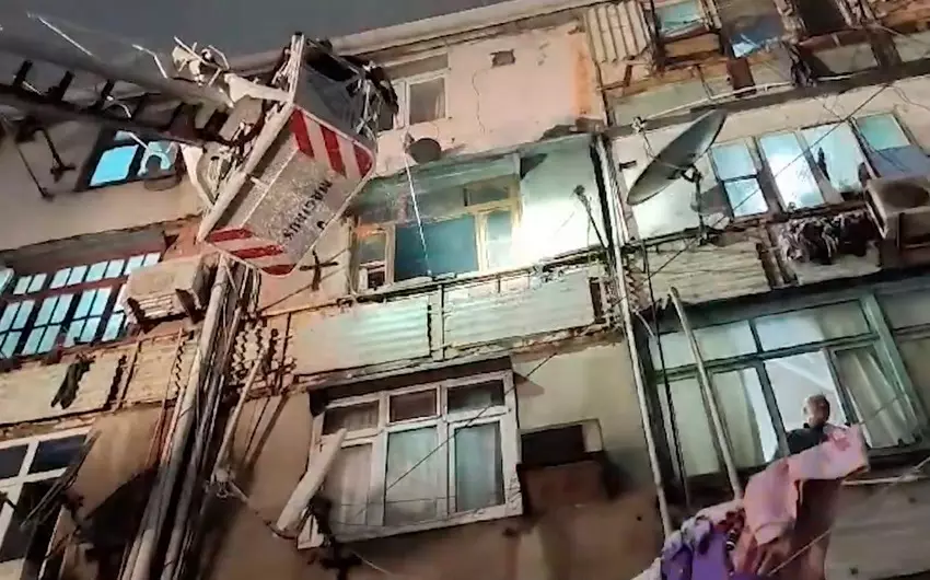 Sumqayıtda yataqxanada yanğın: Sakinlər təxliyə olundu - VİDEO