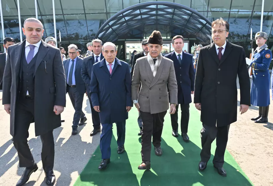 Şahbaz Şərifin Azərbaycana səfəri başa çatıb