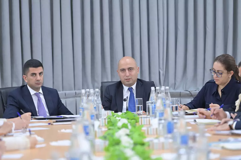 Emin Əmrullayev məktəb direktorları ilə görüşüb - FOTO