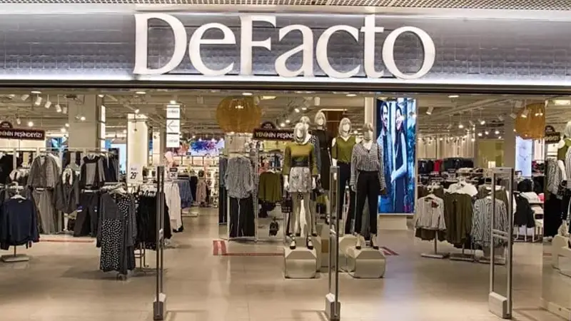 "Defacto" mağazası cərimələndi: Paltarı 5 manat baha satıb