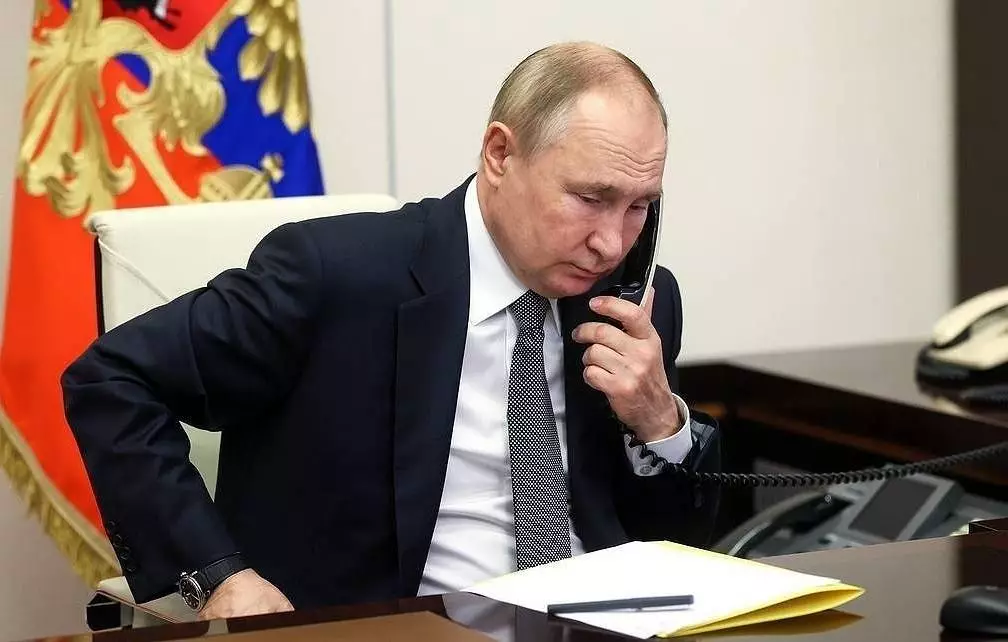 Rusiya lideri Oman sultanı ilə telefonda danışıb