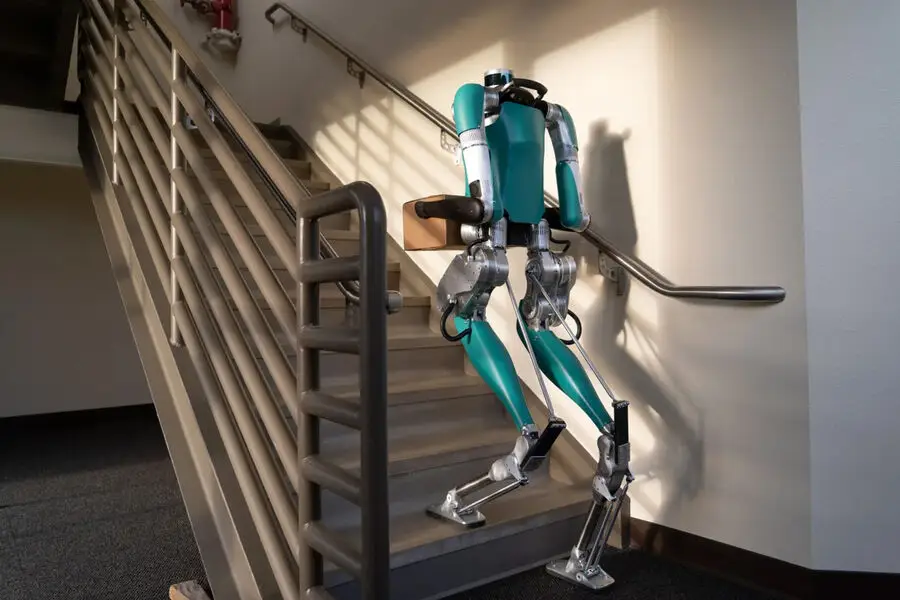 Amazon robotlarla çatdırılma sistemini sınaqdan keçirir