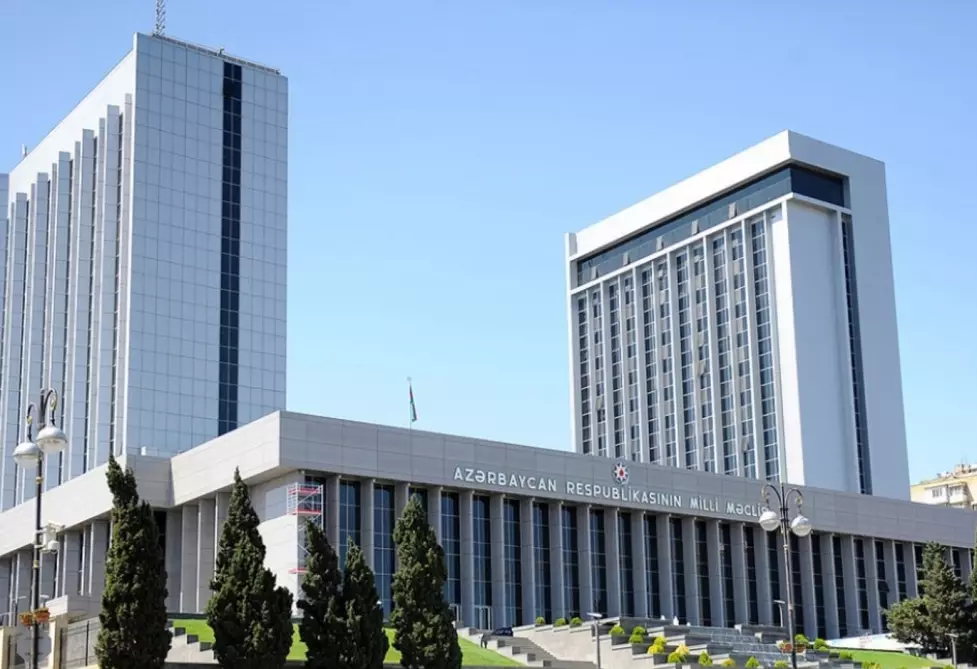 Milli Məclisdə yaş müzakirəsi: Yaş insanın əmək fəaliyyəti üçün əngəl ola bilməz