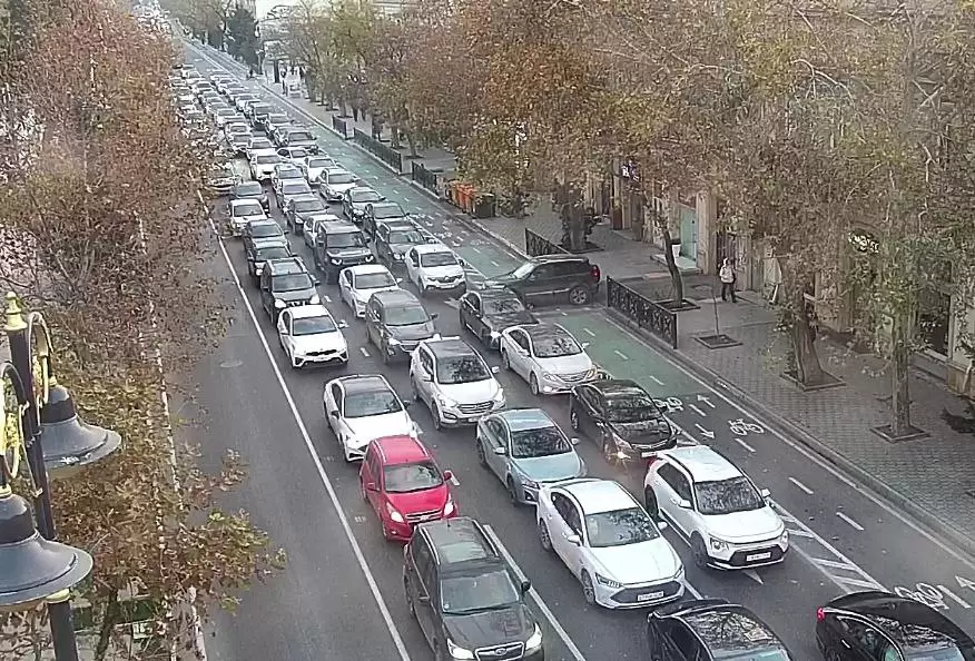 Bakıda hazırda sıxlıq müşahidə olunan yollar açıqlanıb