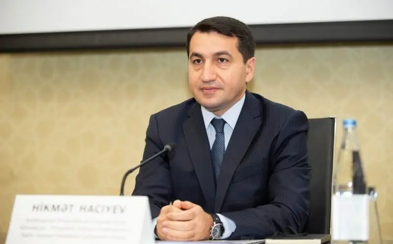 Hikmət Hacıyev Dövlət Bayrağı Günü münasibətilə paylaşım edib