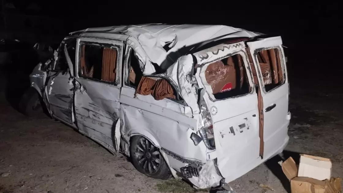 Kürdəmirdə mikroavtobus aşıb, 5 nəfər xəsarət alıb