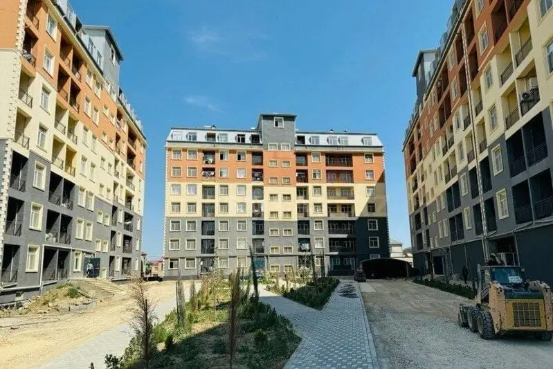“Yasmin” yaşayış kompleksində faciə: fəhlə öldü