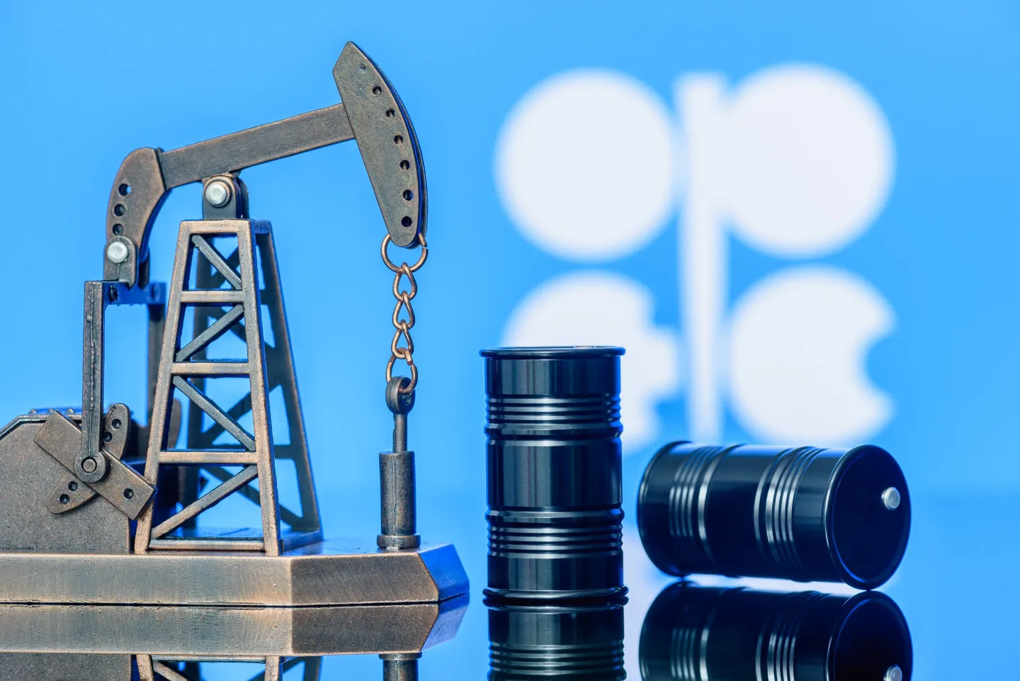 OPEC+ ölkələri neft hasilatını sutkada 137 min barel artıracaq