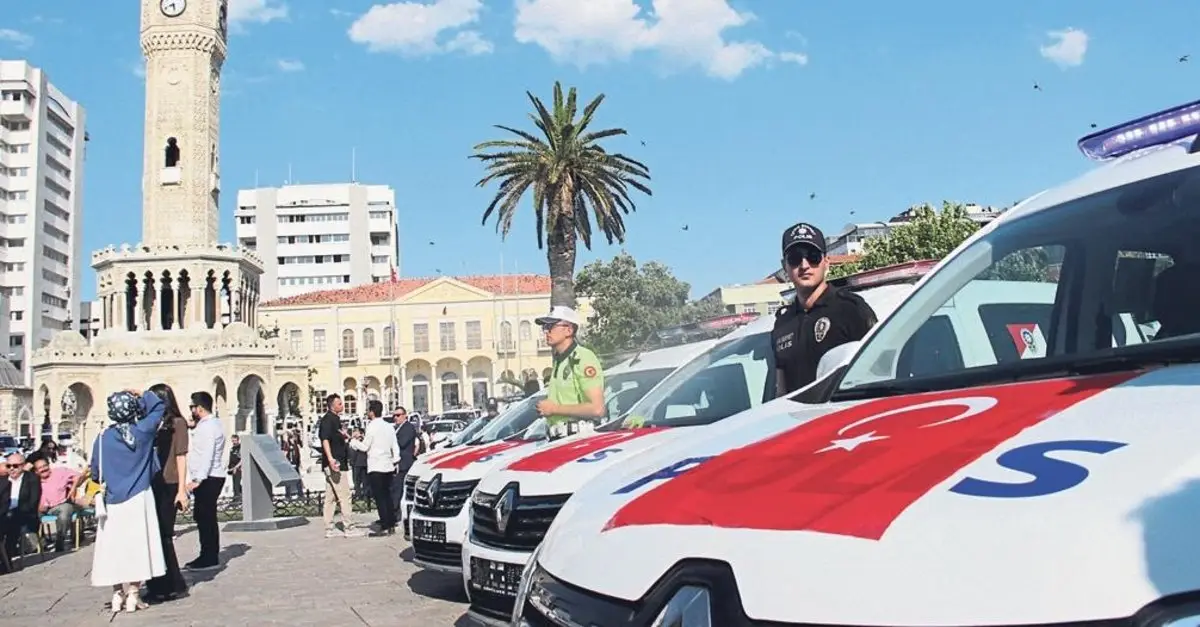 İzmirdə polis idarəsinə silahlı hücum edərək iki polisi qətlə yetirən şəxs ölüb - YENİLƏNİB-2