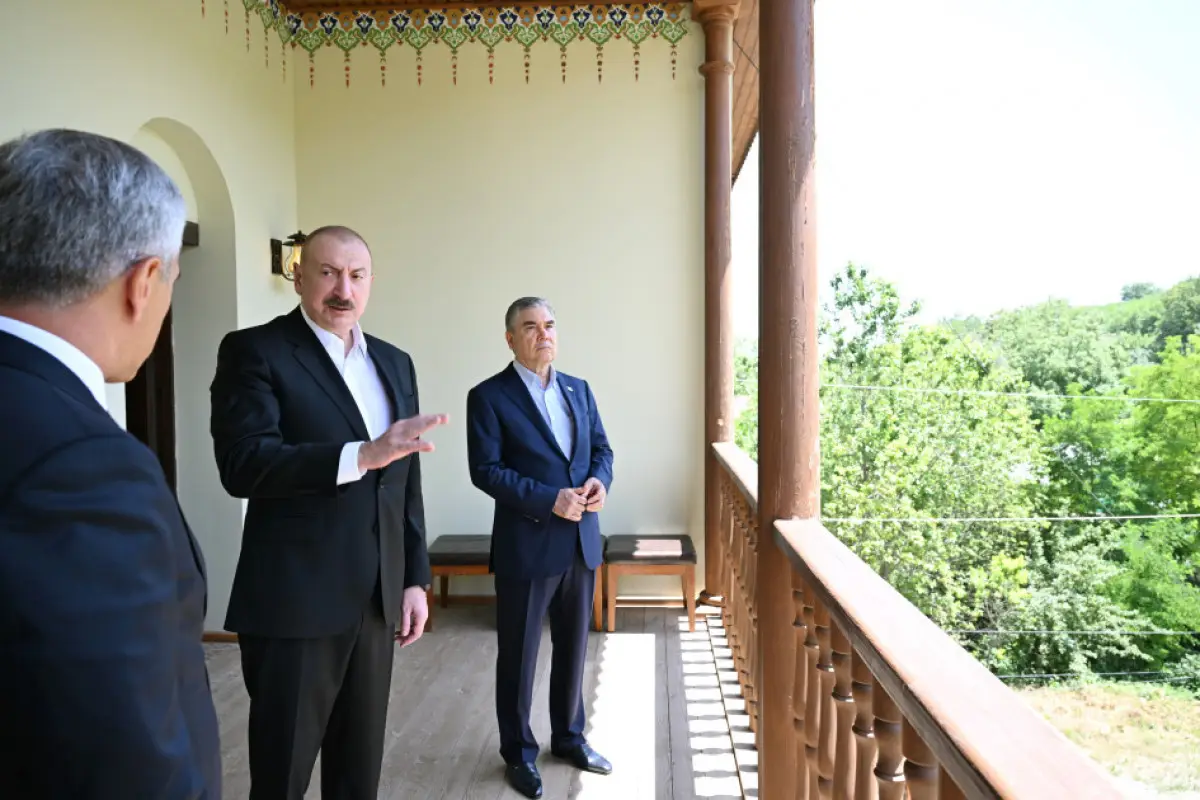 Prezident və Qurbanqulu Berdiməhəmmədov Mehmandarovların malikanə kompleksində olublar