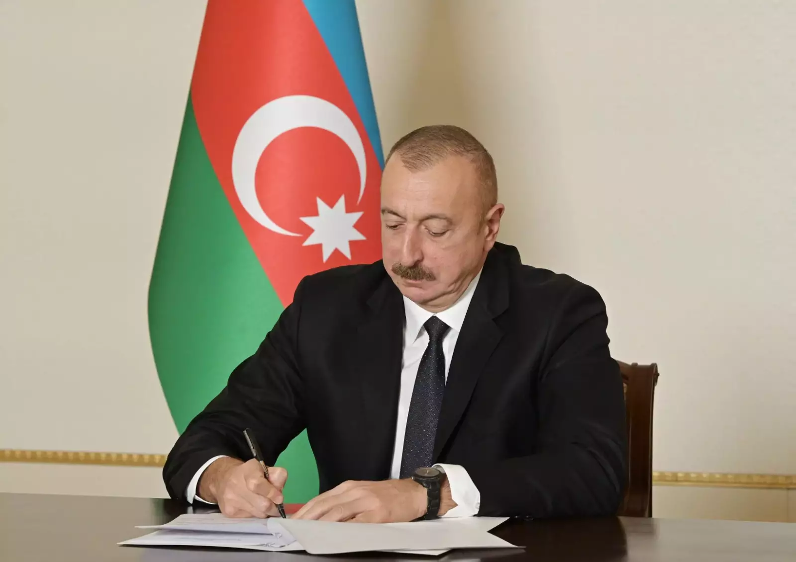 Prezident Gömrük Komitəsi ilə bağlı FƏRMAN imzaladı