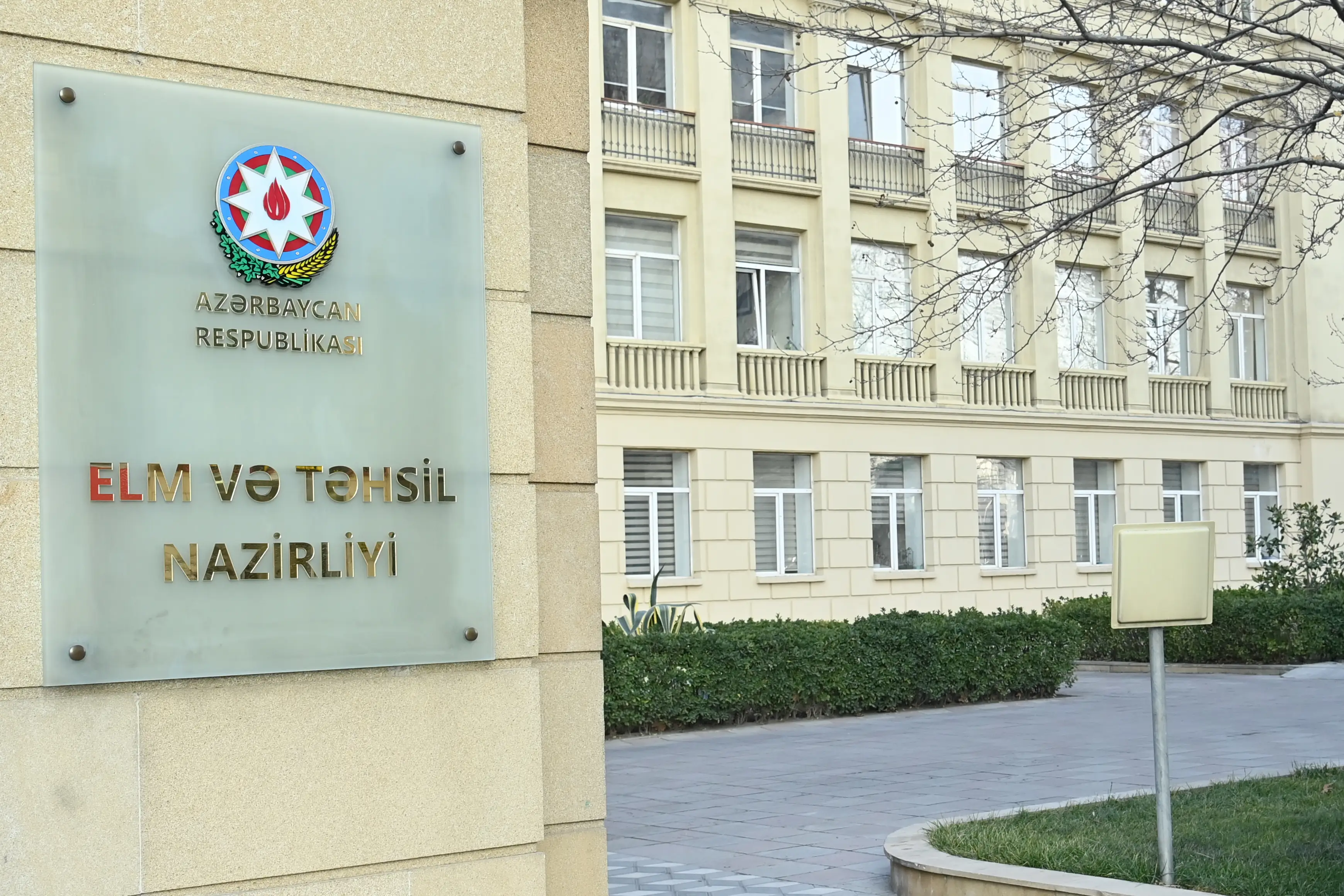 Bir neçə instituta publik hüquqi şəxs statusu verildi – SİYAHI