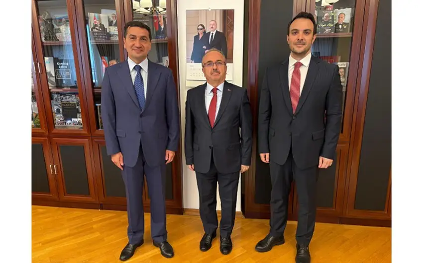 Hikmət Hacıyev Türkiyə səfiri ilə sülh prosesini müzakirə edib