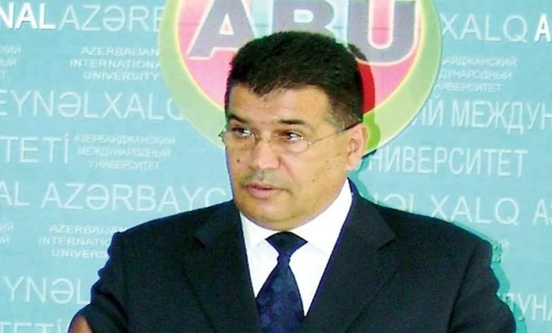 Elşad Abdullayevin məhkəməsi başlayıb
