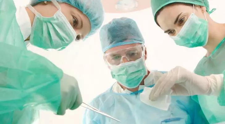 Bu plastik cərrahların şəhadətnamələri ləğv ediləcək