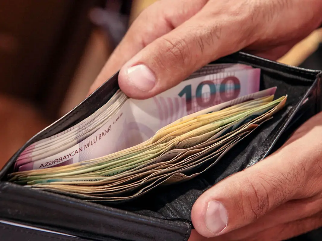 Azərbaycanda informasiya və rabitə sektorunda orta maaş 11 %-dən çox artıb