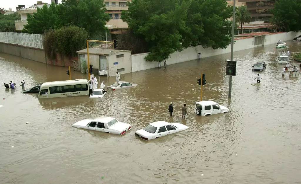 Məkkə və Mədinəni su basıb