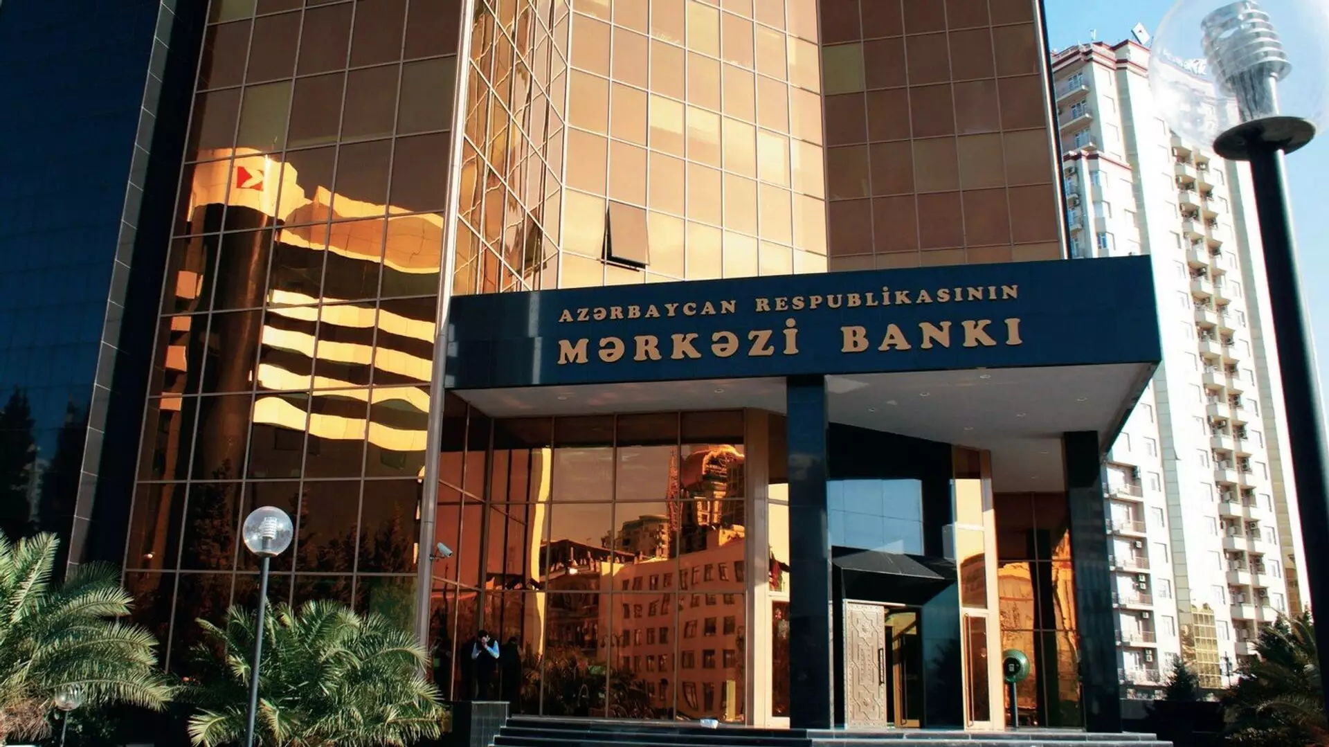 AMB iki investisiya şirkətinə icrası məcburi göstəriş verib