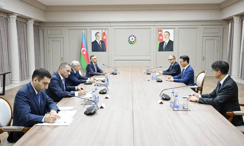 Baş nazir Co Yul Kimlə görüşüb
