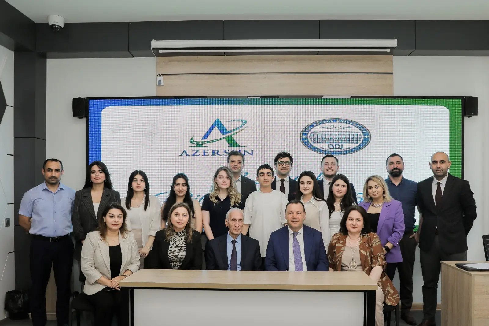 “Azərsun Holdinq” BDU-nun Jurnalistika fakültəsinin 6 tələbəsinə təqaüd ayırıb - FOTO