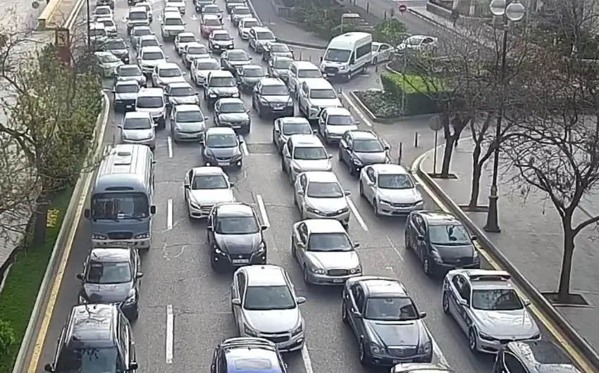 Bakıda hazırda sıxlıq müşahidə olunan yollar açıqlanıb