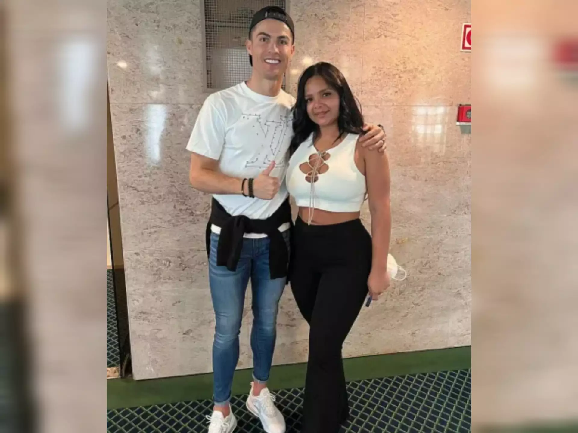 Venesuelalı model: "Ronaldo məni otel otağına dəvət etdi"