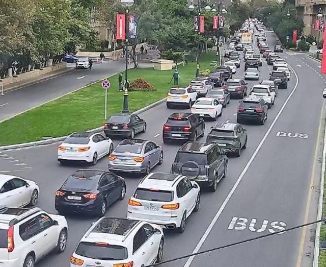 Bakının bəzi yollarında sıxlıq yaranıb