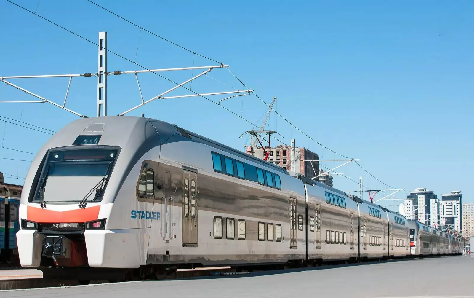 Qatarların vaqonlarının pəncərələrindən zibil atanlar 500 manat cərimələnəcək