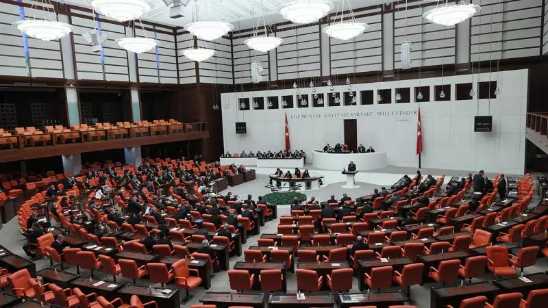 Türkiyə Böyük Millət Məclisində boş olan 340 deputat otağı üçün püşk atılıb