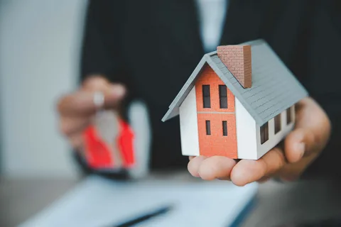 Azərbaycanda daşınmaz əmlak üzərində mülkiyyət hüququnun qeydiyyatı 3 %-ə yaxın azalıb