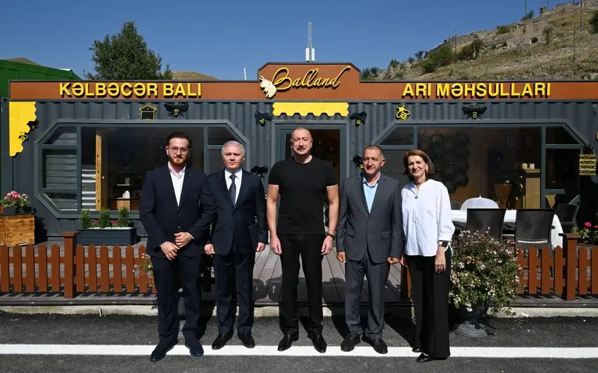 İlham Əliyev “Balland – Kəlbəcər balı, arı və arıçılıq məhsulları mağazası”nın açılışında iştirak edib -YENİLƏNİB