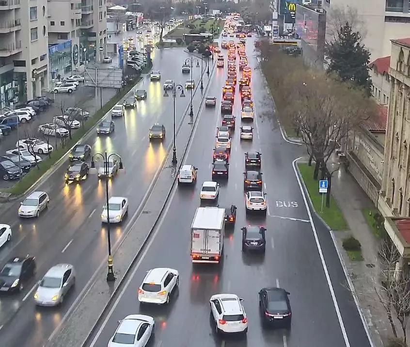 Bakıda hazırda bəzi yollarda sıxlıq müşahidə olunur