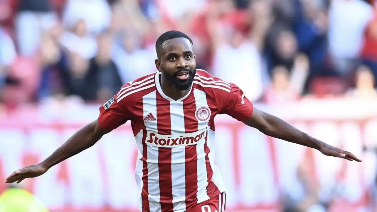 "Qalatasaray" Sedrik Bakambu transferini bitirdi