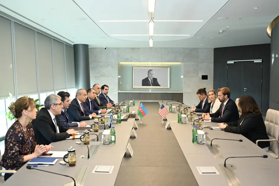 İqtisadiyyat naziri Brendan Hanrahan ilə görüşüb