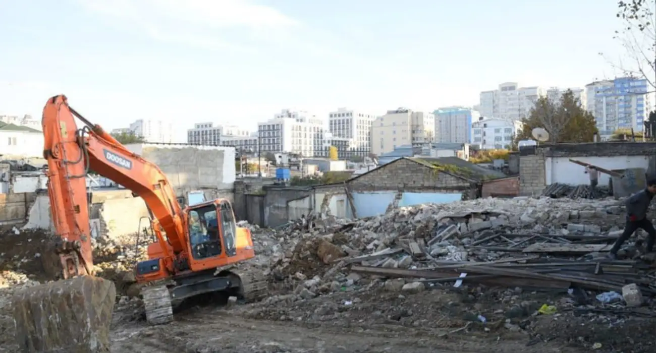 Bakının mərkəzində bu binalar plana düşdü: söküntüsünə başlanılır