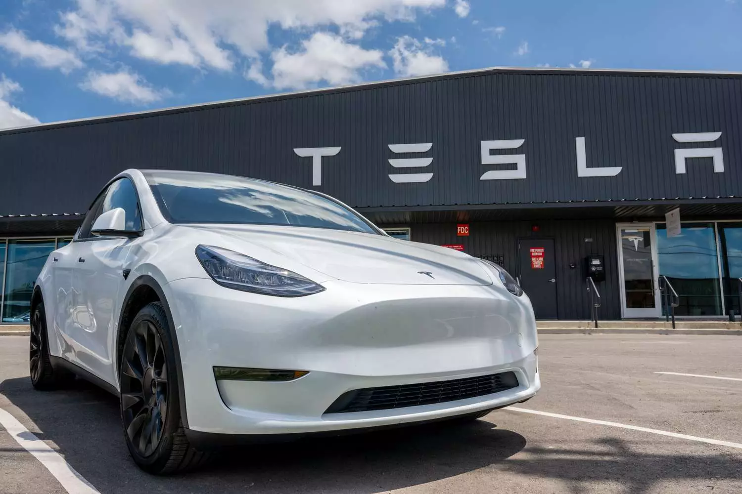 “Tesla”nın bu ölkədəki satışları kəskin düşüb