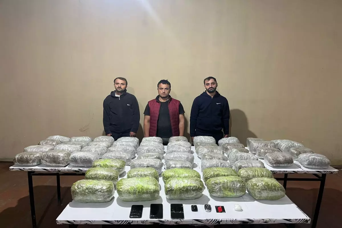 İrandan külli miqdarda narkotik keçirməyə cəhd göstərən şəxslər saxlanılıb