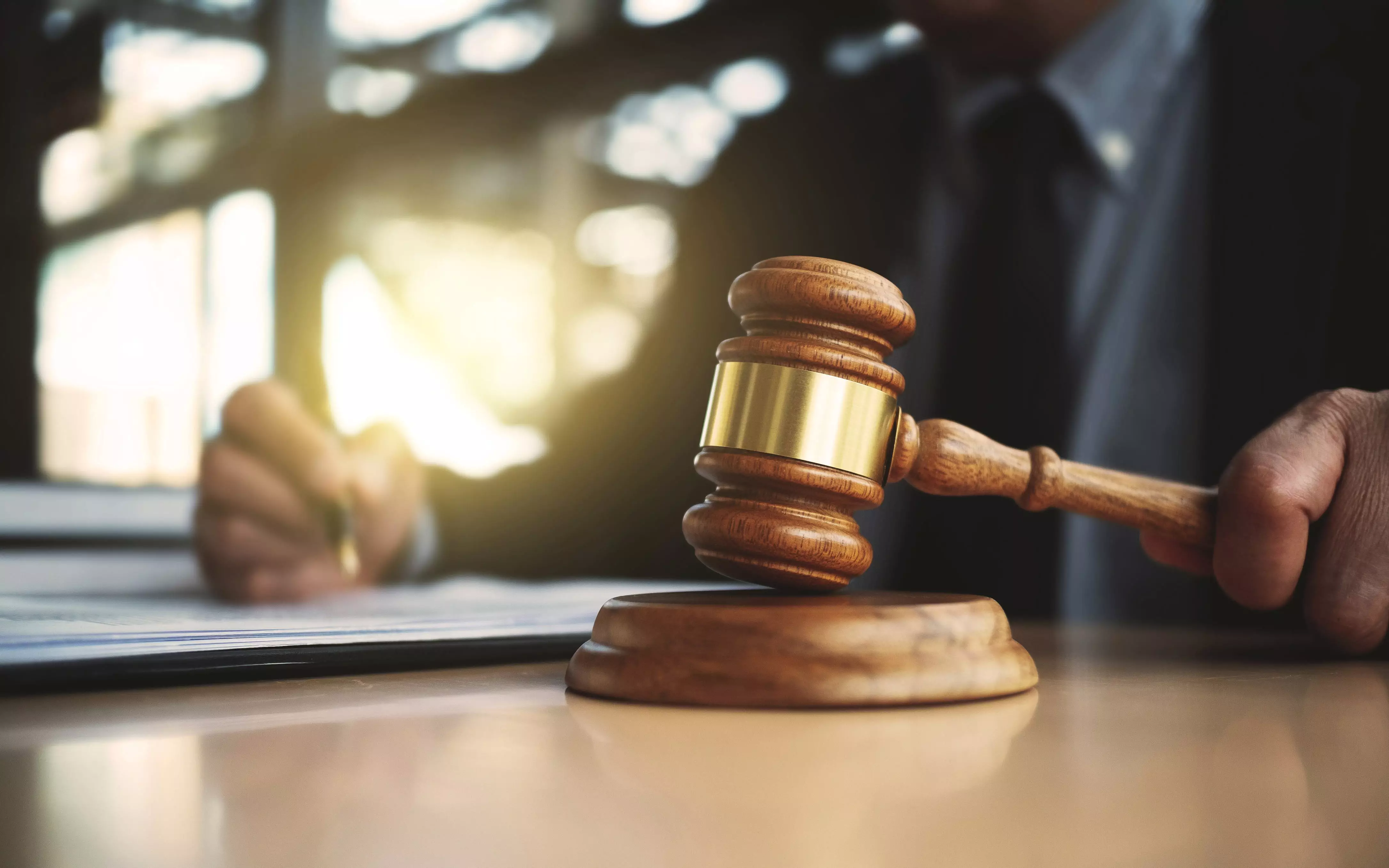 Azərbaycanda 2 bağlanmış bankın əmlakları hərraca çıxarılır