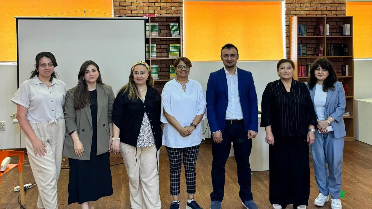 Təhsildə müasir TRENDLƏR - Pedaqoqlar üçün süni intellekt mövzusunda interaktiv sessiya keçirildi – FOTO