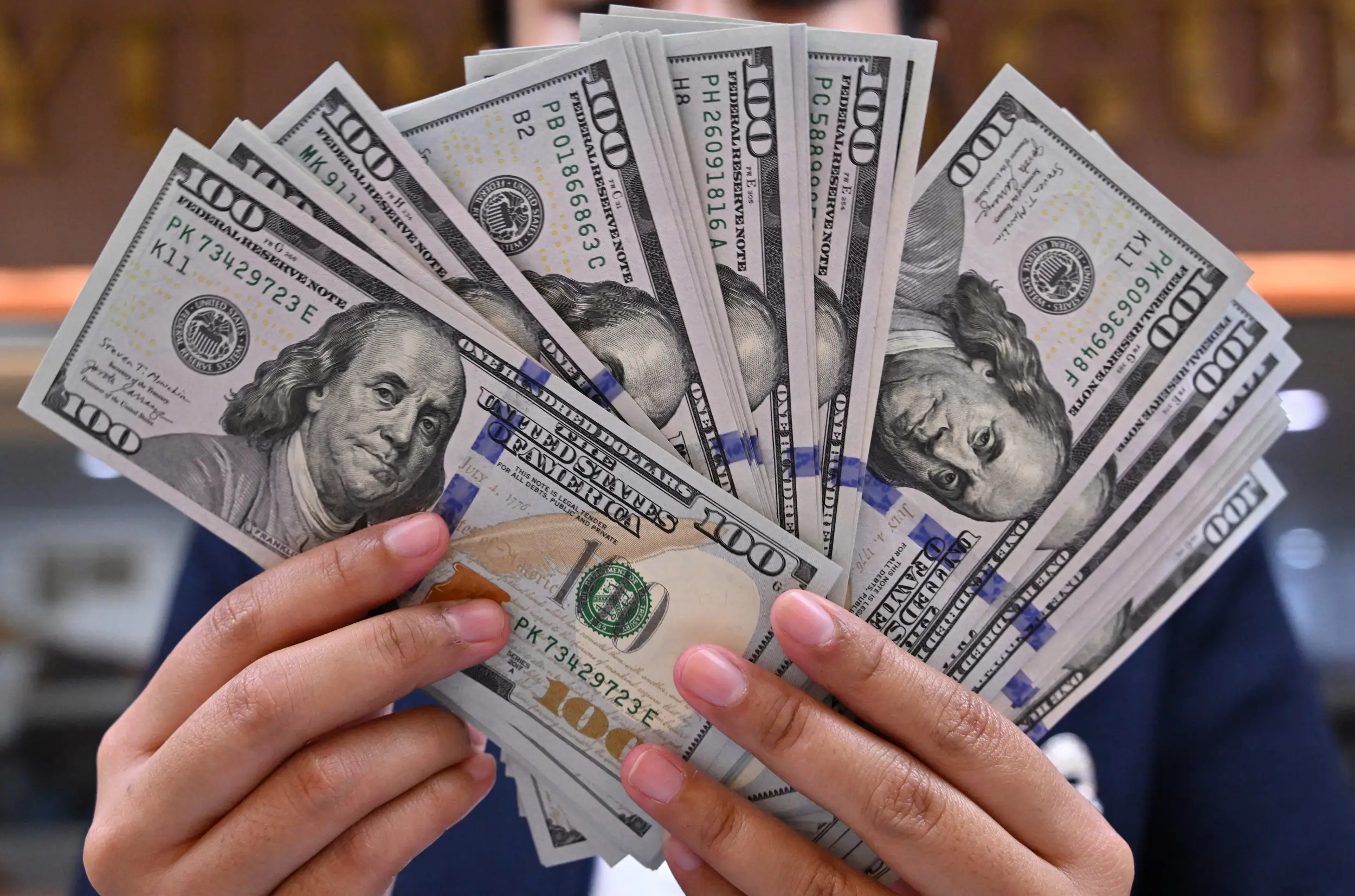 ARDNF valyuta satışını 24 %-dən çox azaldıb