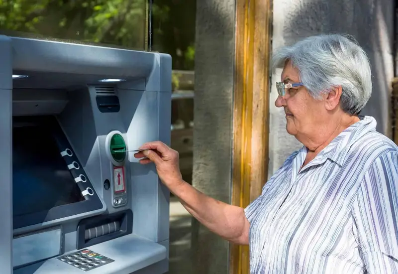 Əmək pensiyalarının minimum məbləği ölkə üzrə pensiyaçılar üçün yaşayış minimumunu üstələyib