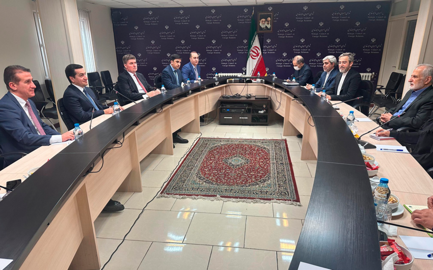 Hikmət Hacıyev İranın Xarici Əlaqələr üzrə Strateji Şurasının sədri ilə görüşüb