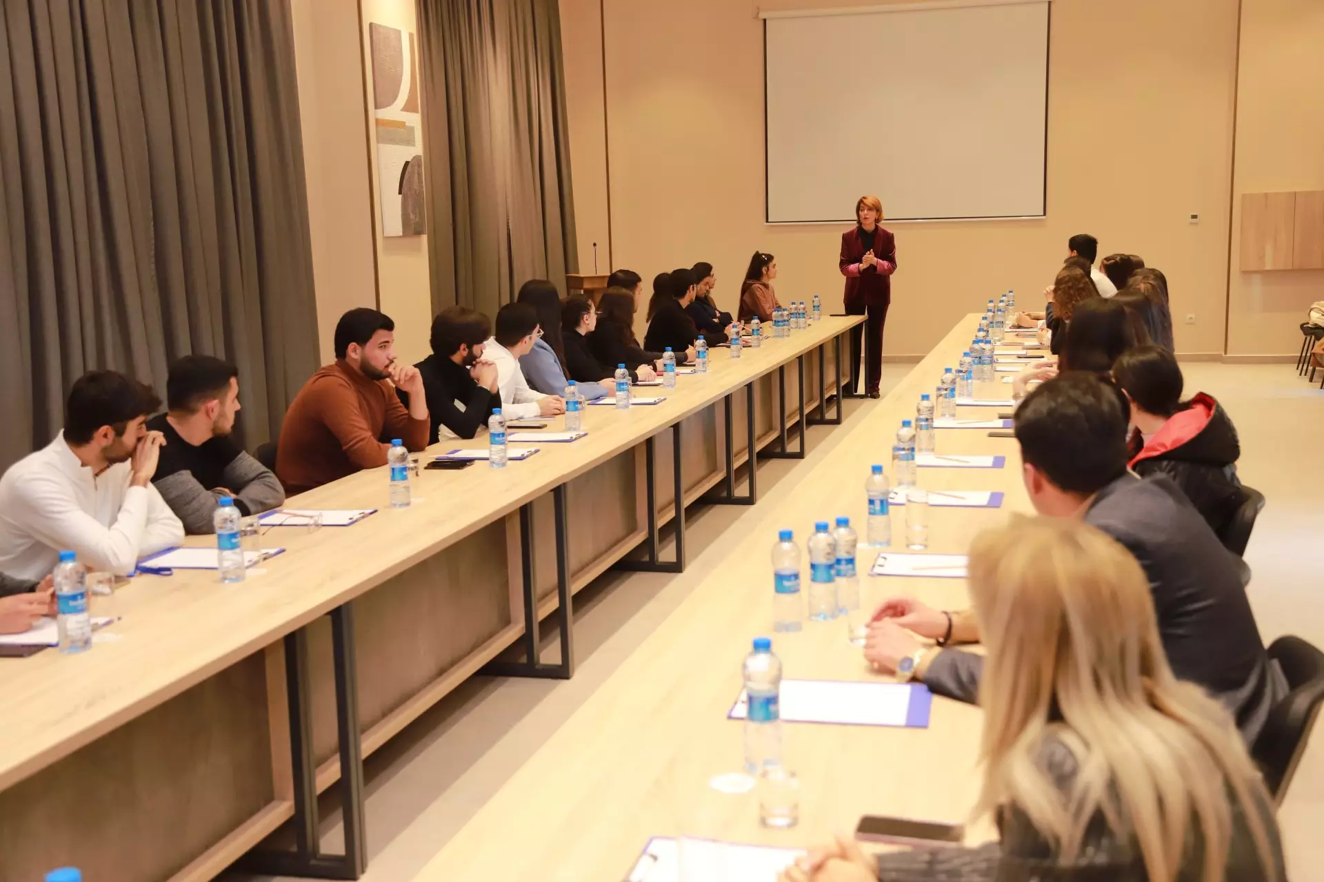 MEDİA-nın Naxçıvan regional idarəsinin təşkilatçılığı ilə könüllülər üçün seminar keçirilib - FOTO