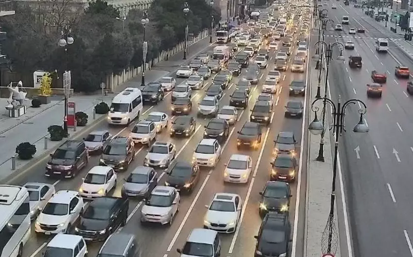 Bakının bir sıra yollarında tıxac var – SİYAHI