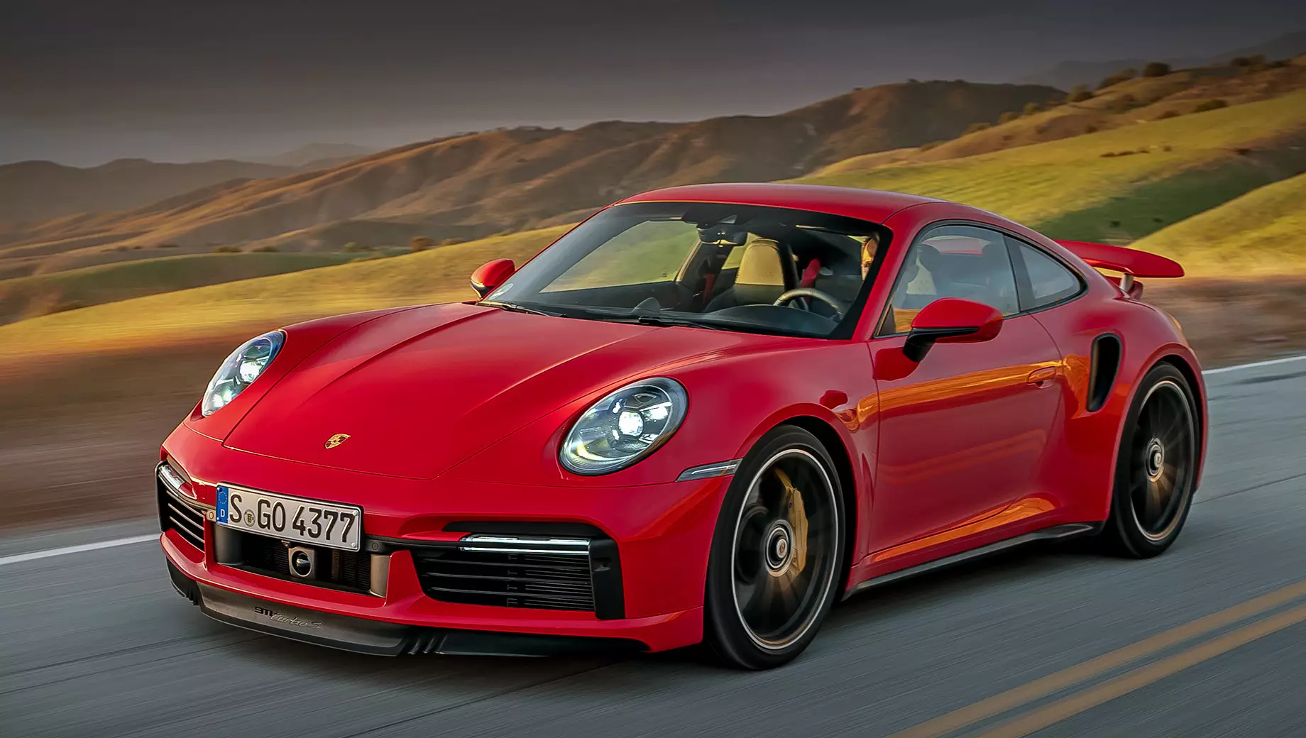 "Porsche"nin mənfəəti 30% azalıb